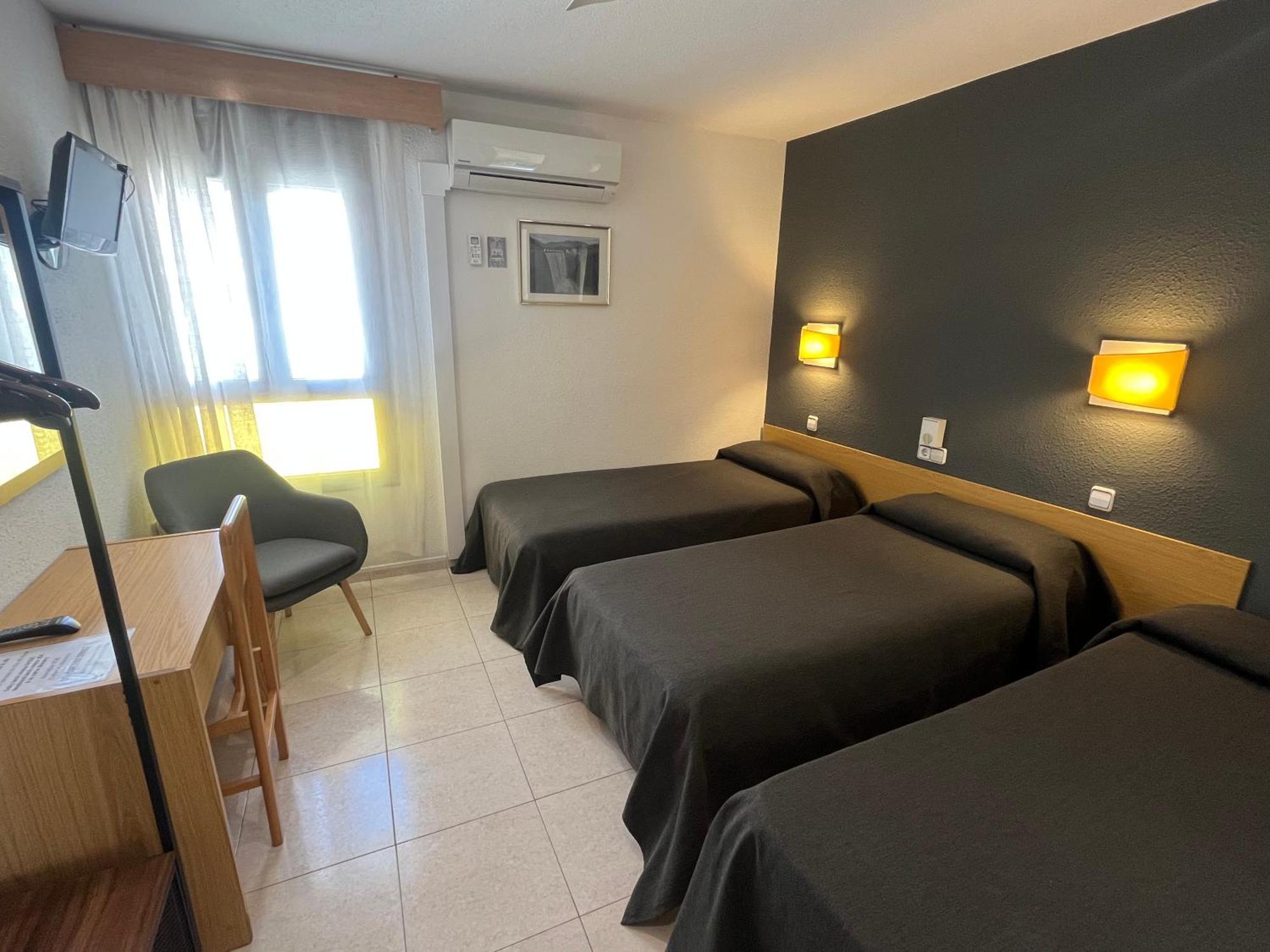 Hostal Tarres Anglés Oda fotoğraf
